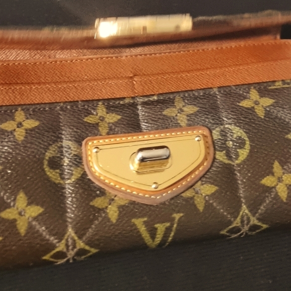EUC Louis Vuitton Tivoli Monogram wallet - Picture 1 of 13